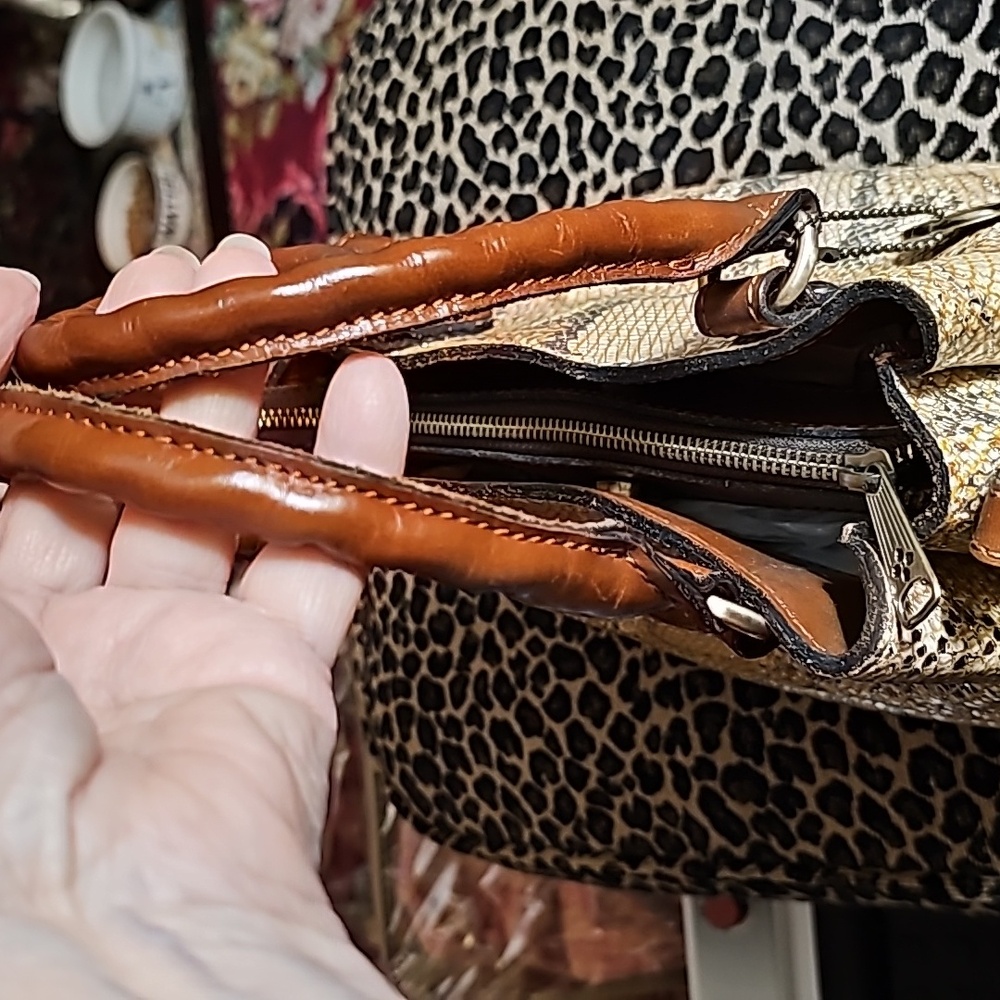 Patricia Nash 10th anniversary silver and tan metallic bag. - Picture 5 of 11